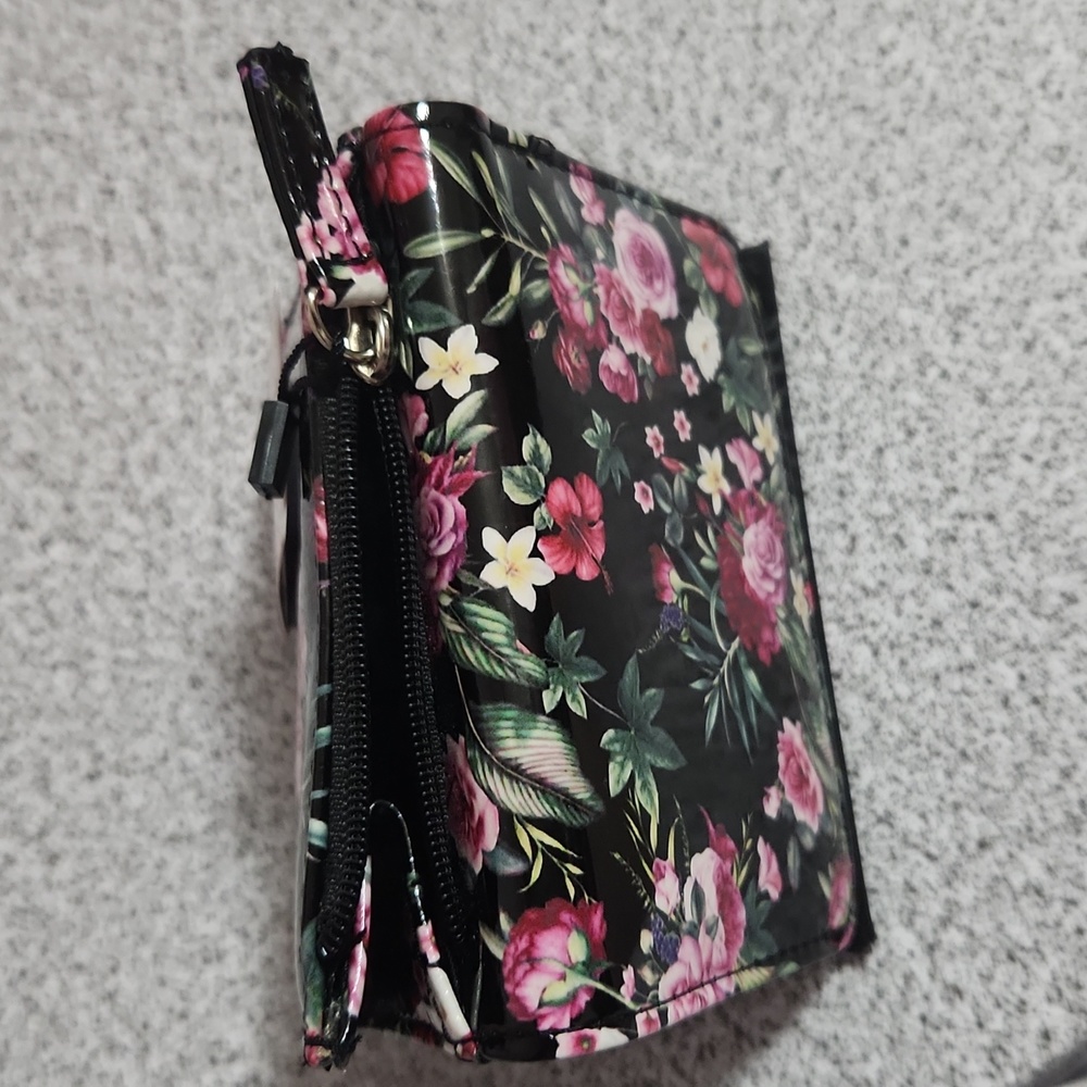 Mundi Women Tri-Fold Wallet - Picture 6 of 8